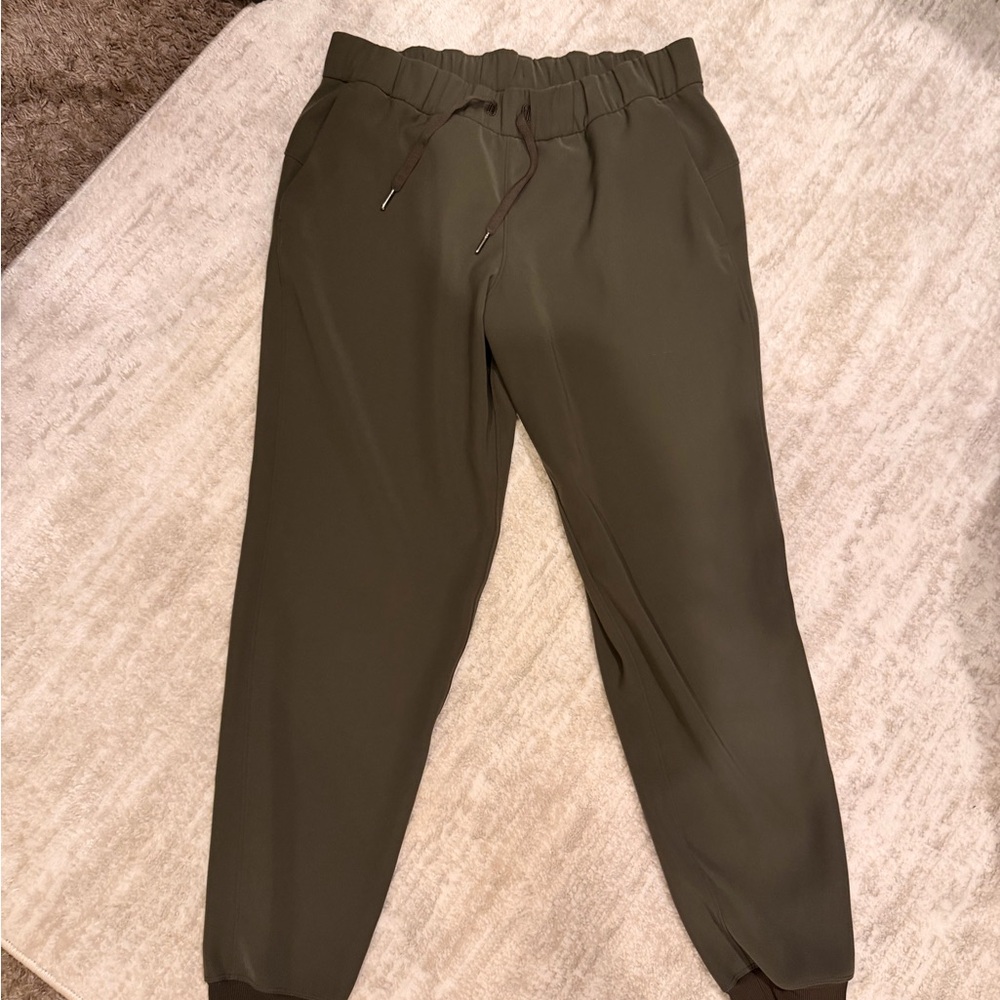 Women’s On the Fly Olive Green Lululemon joggers